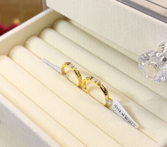 Nhẫn Đôi Phối Hột Vuông 