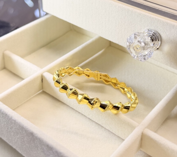 Vòng Kiểu Móc Máy Nhẹ 